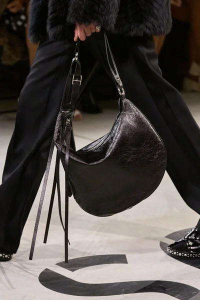 Look 25